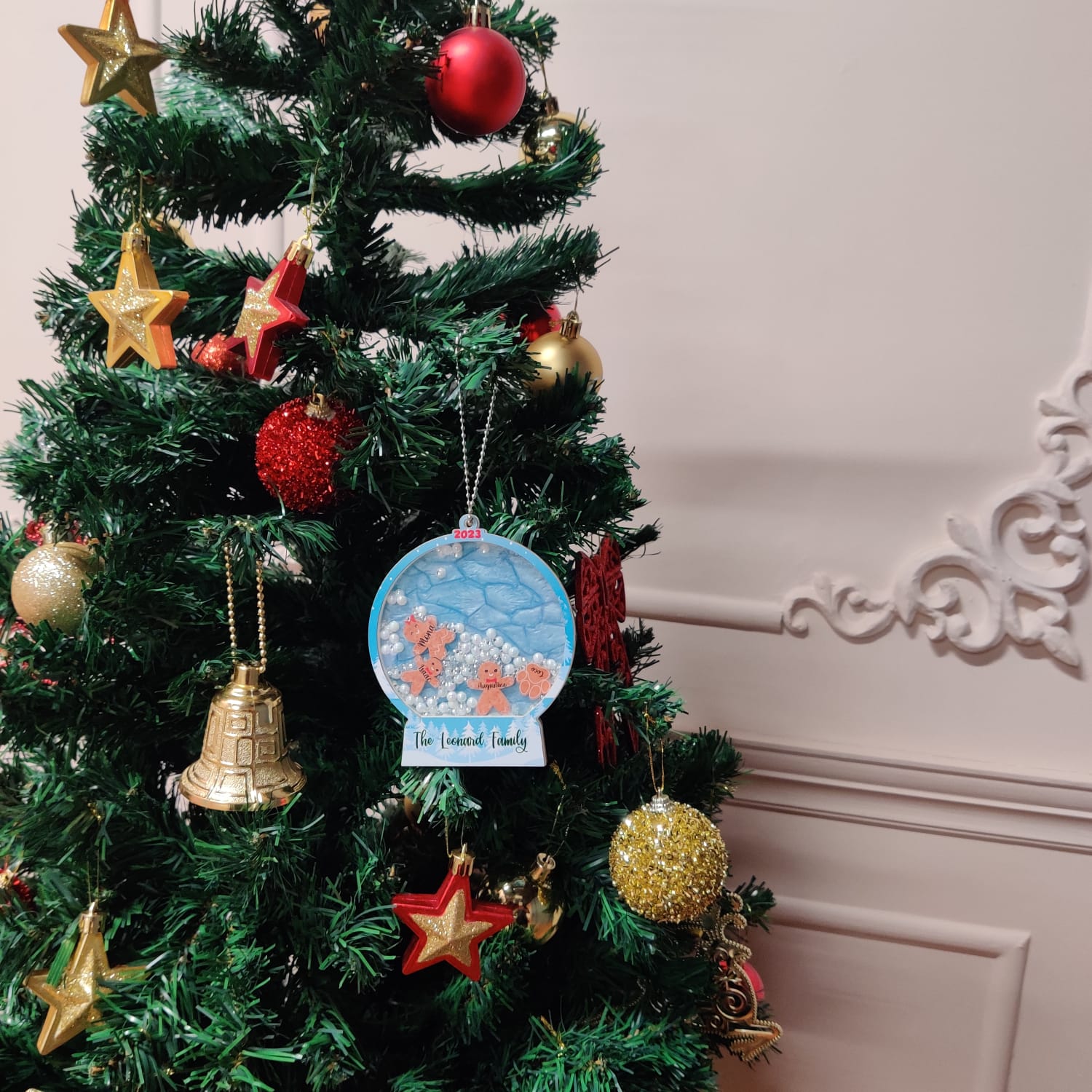 The Family Snowglobe Shaker | Christmas Premium Ornament